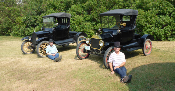 Vintage cars selling in auction in Drake, Saskatchewan Vintage cars selling in auction in Drake, Saskatchewan